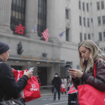 découvrez l'entrée en bourse de shein, le roi incontesté de l’ultra-fast-fashion, malgré une croissance ralentie, et son impact sur le marché de la mode rapide.