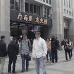 découvrez comment unitree, le prodige chinois des robots humanoïdes, a vu son action s'envoler de 500 % suite à son entrée triomphale en bourse, marquant une avancée majeure dans la robotique.