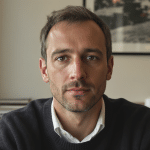 guillaume duval, essayiste, explique pourquoi la tva sociale ne mènerait pas à une augmentation des recettes publiques, contrairement à une hausse générale de la tva.