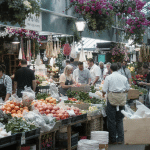 découvrez new covent garden, le marché vibrant et incontournable qui fournit les ingrédients frais et raffinés aux restaurants étoilés de londres.