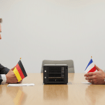 ecosia s’en prend à mistral ai, révélant les tensions croissantes entre l’allemagne et la france sur l’avenir de l’intelligence artificielle.